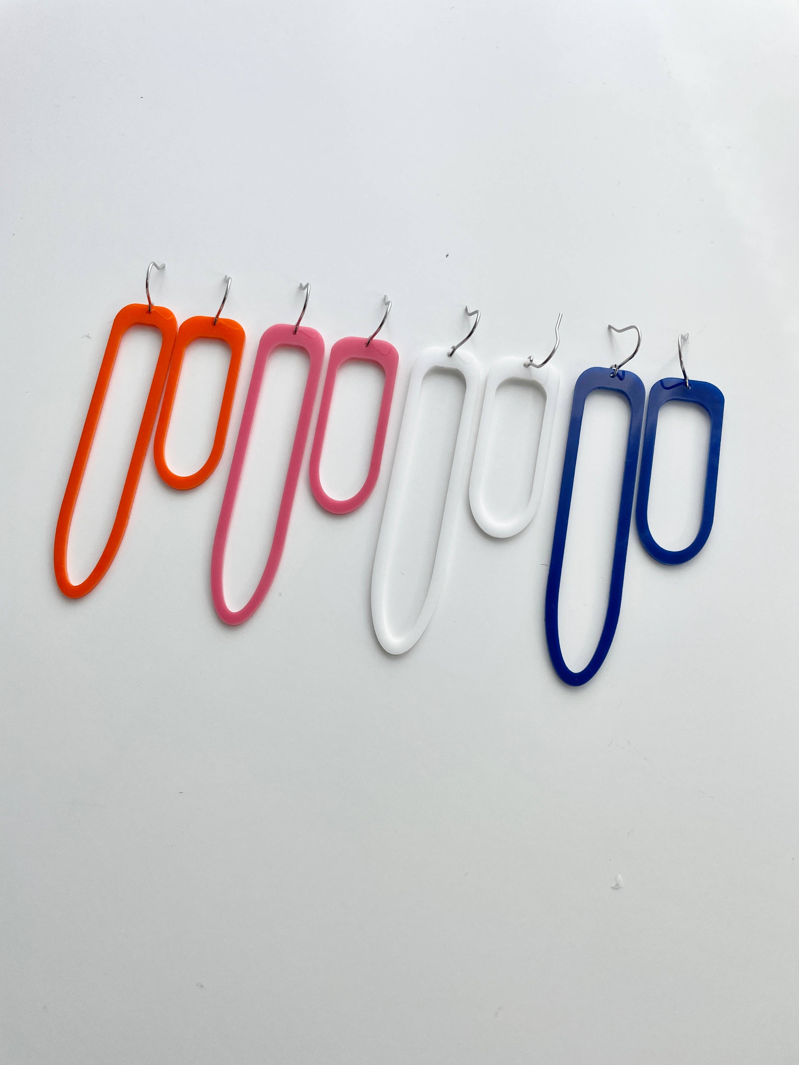 Pineapple Phi - Wholesale Hangende/ronde oorbellen - Rode, niet bij elkaar passende geometrische lichtgewicht minimalistische oorbellen7