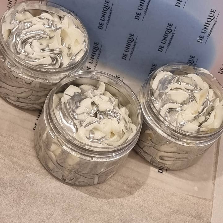 Beurre corporel fouetté Body Dripz ™️ blanc Pixie (fée des neiges) pour la vente par De Unique Fragrance