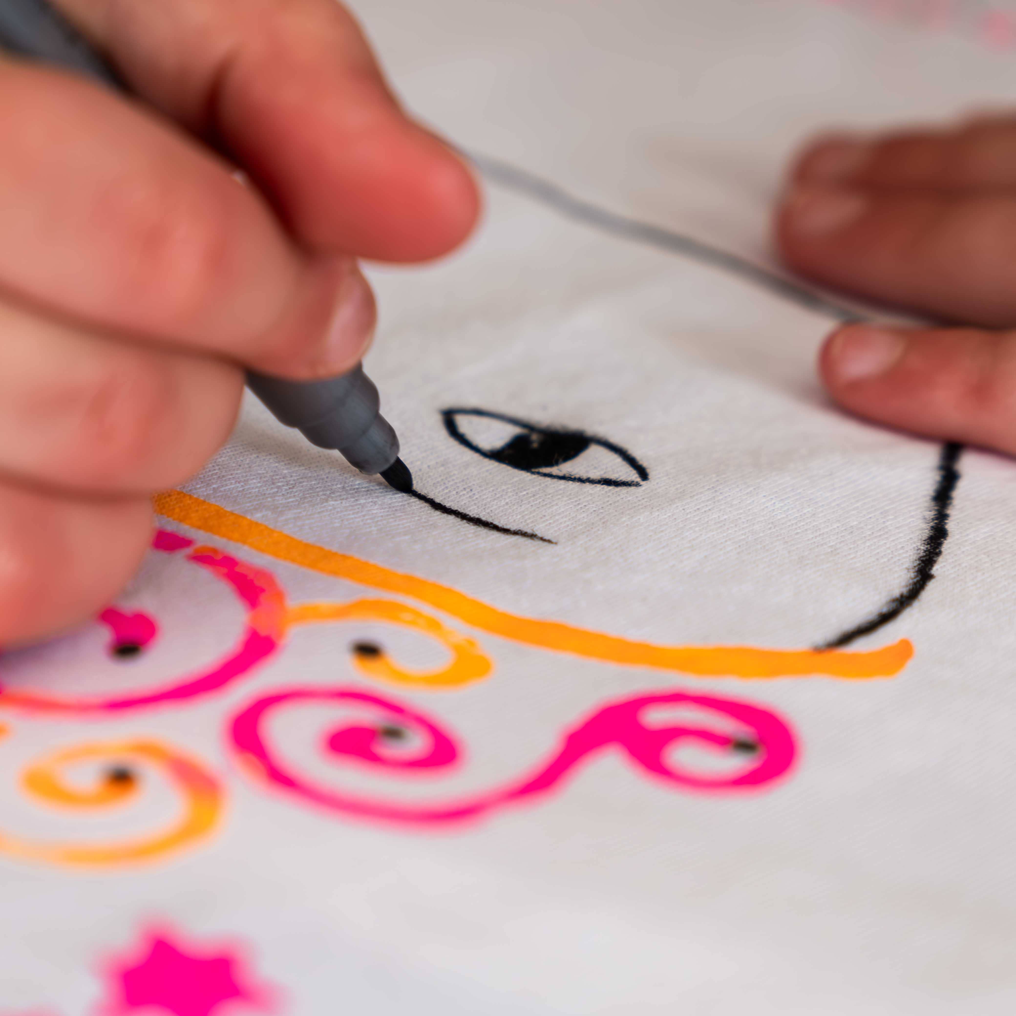 Fab Dab Do - Wholesale DIY Craft Kit - Kids - Princess T-shirt Painting Craft Gift Kit for Kids 5yrs+8