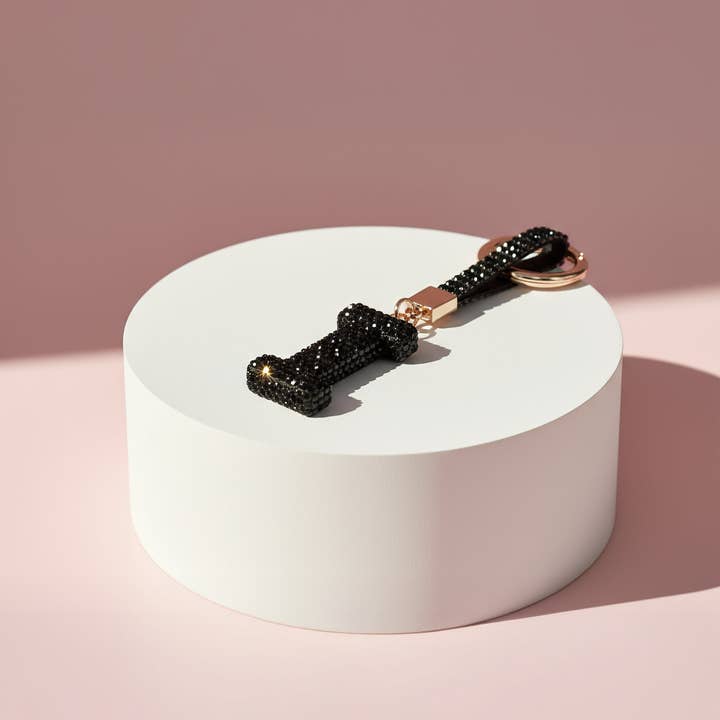 Nero Portachiavi e Ciondolo per Borsa con Lettera Iniziale in Cristallo Nero in vendita all'ingrosso su Faire2