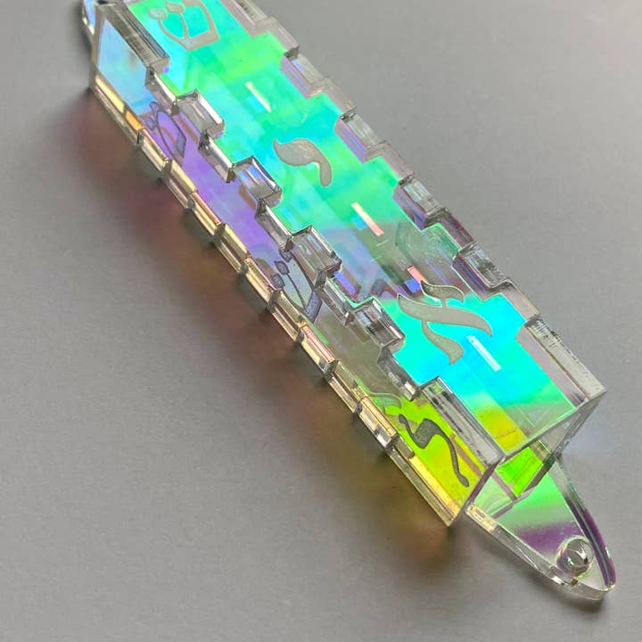 Mezouza Shema Israel en acrylique pour la vente par Dear Elaan jewelry