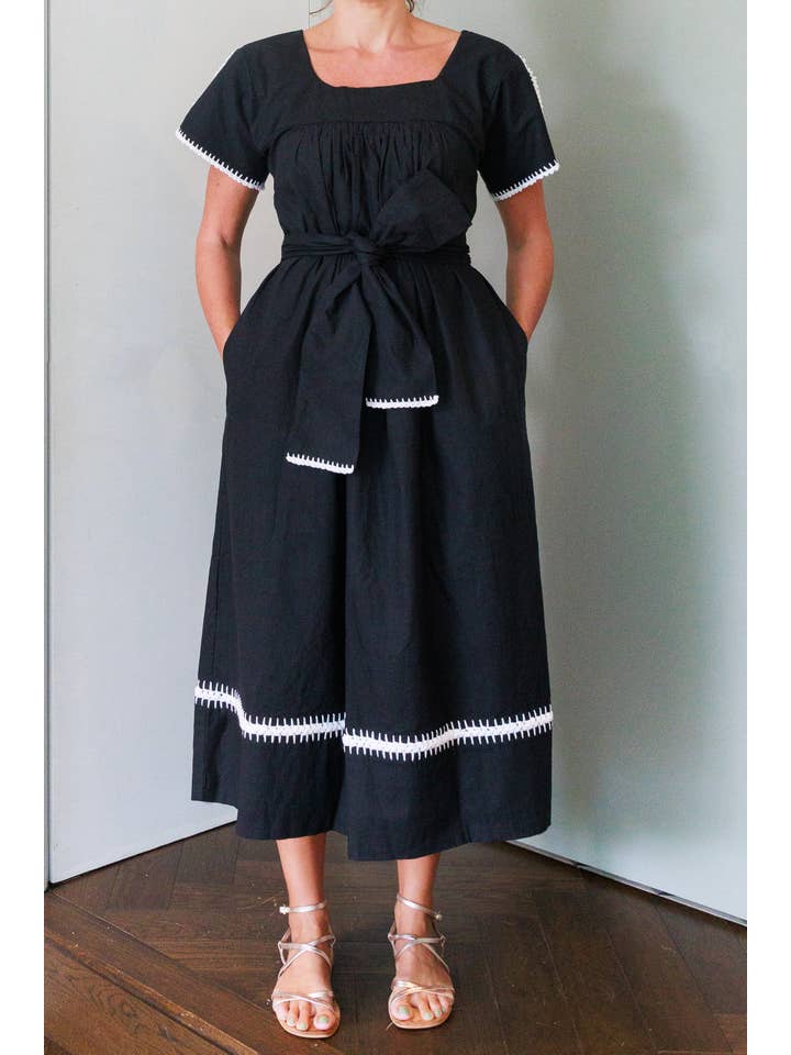 Arifah Studio – wholesale Kaftan – Women's – Mexican Crochet Kaftan Dress - Black and White