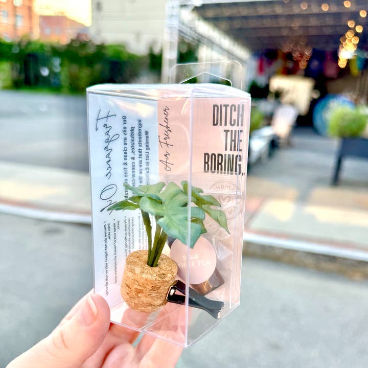 Vroom Blooms - Wholesale Car Freshener - Unisex - Monstera Vent Clip Car Air Freshener Diffuser (Reusable)1