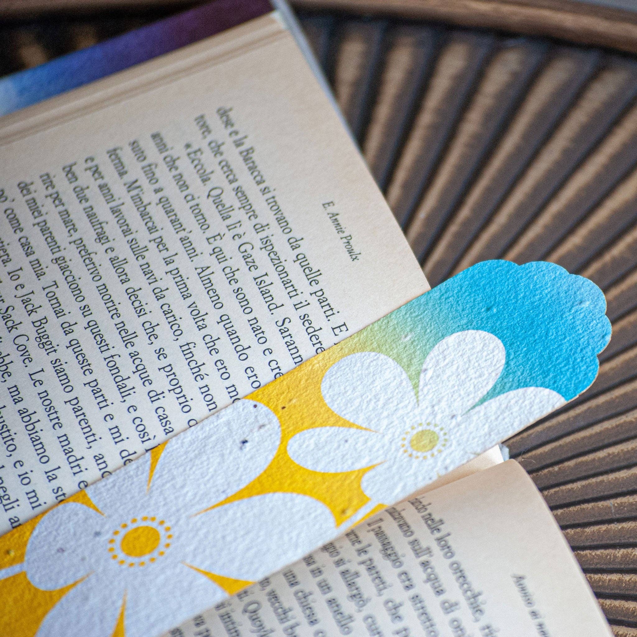 Rippotai - Wholesale Stationery/Notecard Set - Kit of 4 greeting cards and 1 bookmark in semi paper - New Romantic1