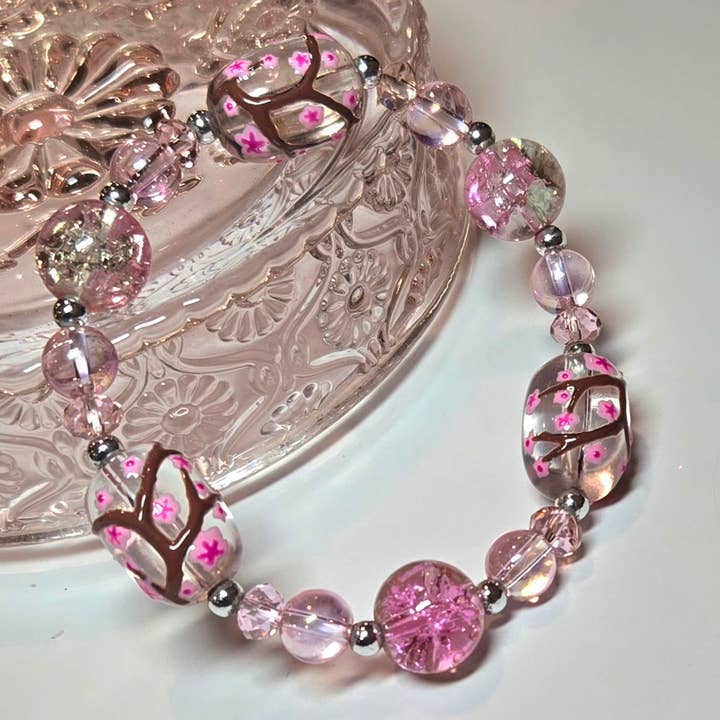 Bracelet Bijoux Rose Fleur de Cerisier Cadeau d'Anniversaire pour Femme pour la vente par Fiona Accessories