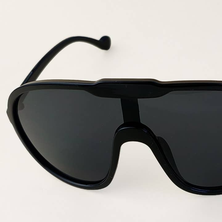 ACCITY - Wholesale Sunglasses - Women's - OVERSIZED FRAME ONE-PIECE SUNGLASSES UNISEX_CWASG0282