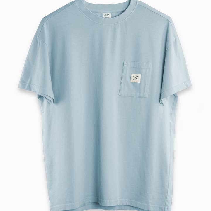 T-shirt unisexe épais bleu ciel pour la vente par The Clue Clothing