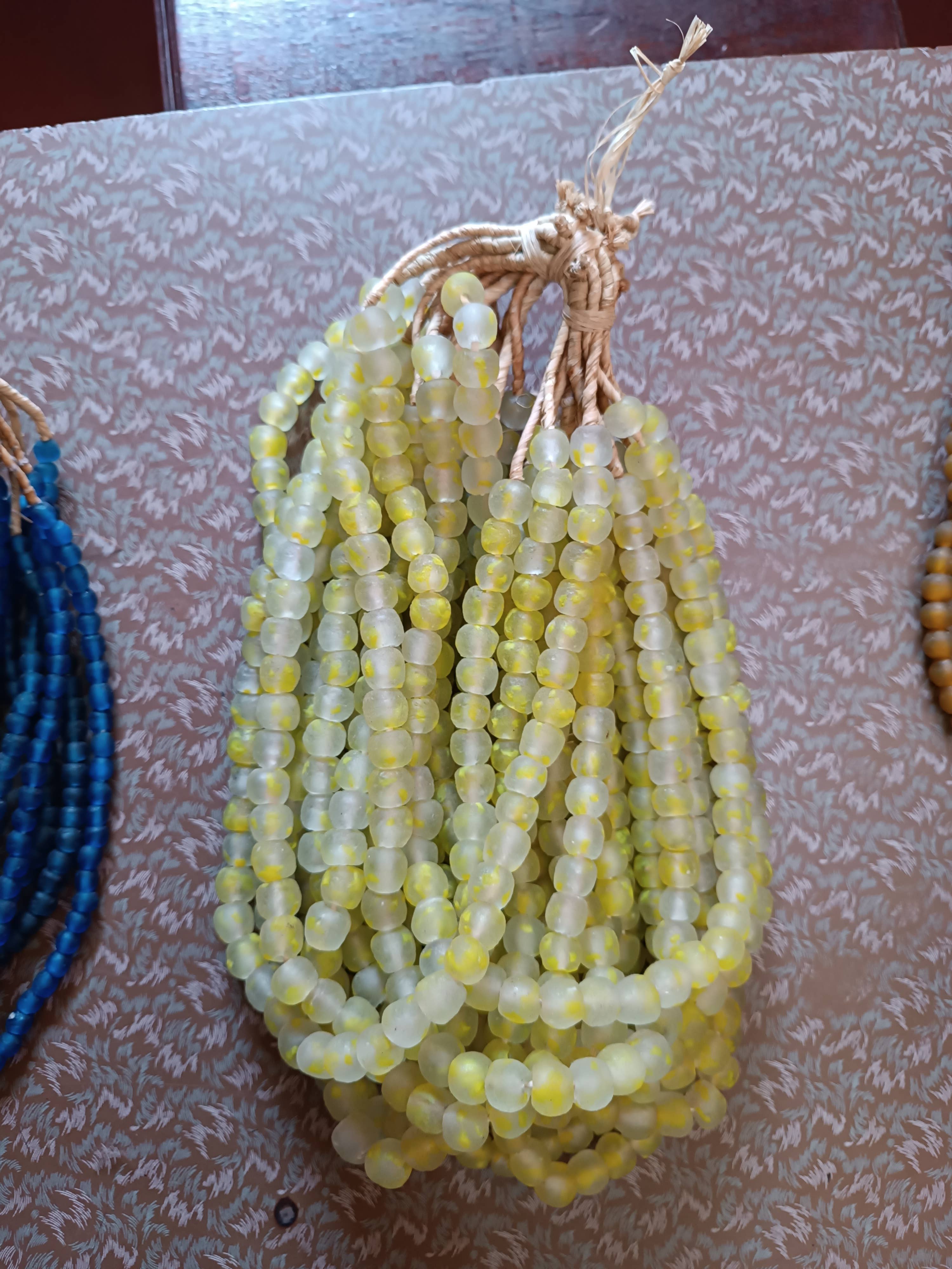 African Craft Collection – wholesale Pärlor – Stora Glaspärlor av Återvunnet Material för Smyckestillverkning8