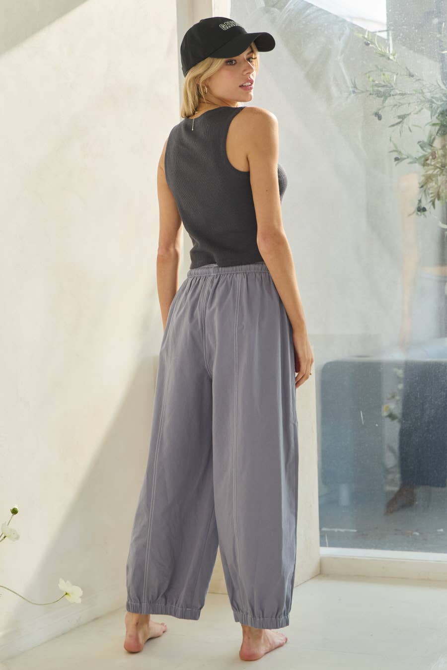 Oddi – wholesale Byxor - Dam – Plus-storlek byxor i bomull med ballongform och sömdetaljer4