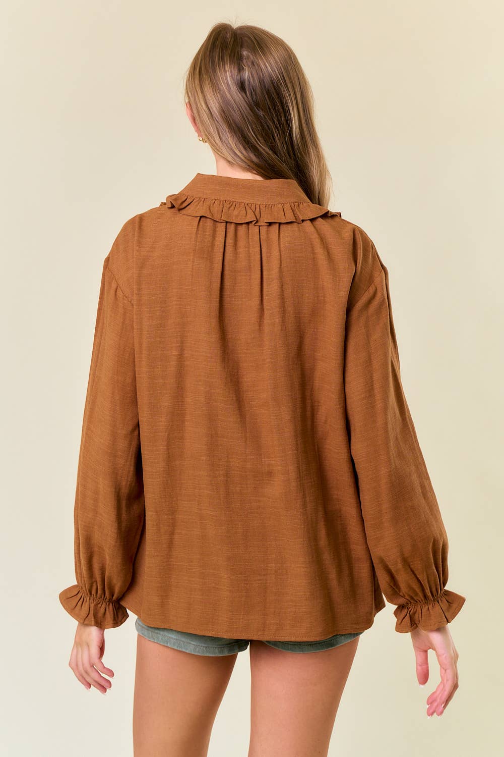 Doe and Rae – Großhandel Hemd mit Button-down-Kragen – Damen – Oversize-Bluse mit Rüschenkragen und tiefem Schulterausschnitt - 44661T3