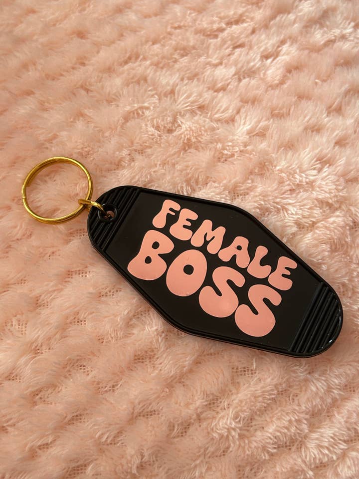 Portachiavi del motel "Female Boss" per la vendita all'ingrosso da parte di Megan Louise Creations