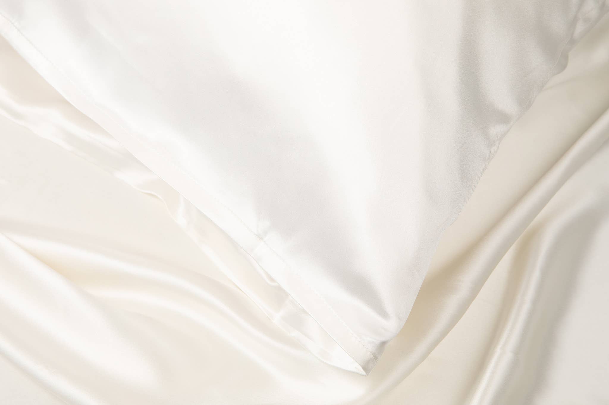 Off-White Sillo Silke Pudebetræk (Queen) - 2 pakke+vasketaske - Anti-Acne for engroshandel på Faire1