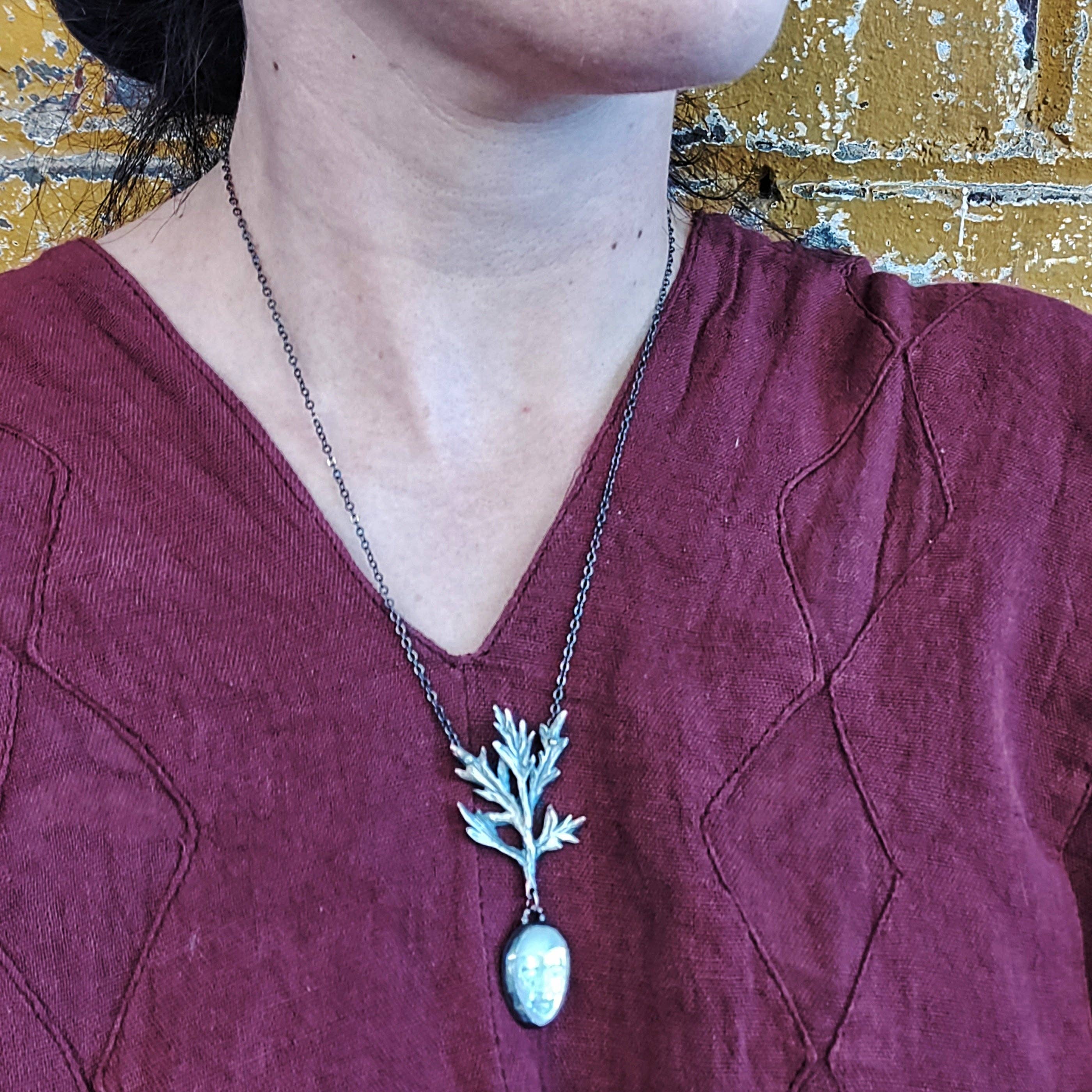 Symbology by Alice Scott - Wholesale Pendant/Charm Necklace - A Mugwort Pearlescent Lady Necklace2
