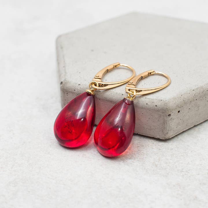 Marcin Waryszak - Vendita all'ingrosso Orecchini pendenti - Orecchini in ambra rossa a goccia, orecchini in ambra baltica con rubino, oro6