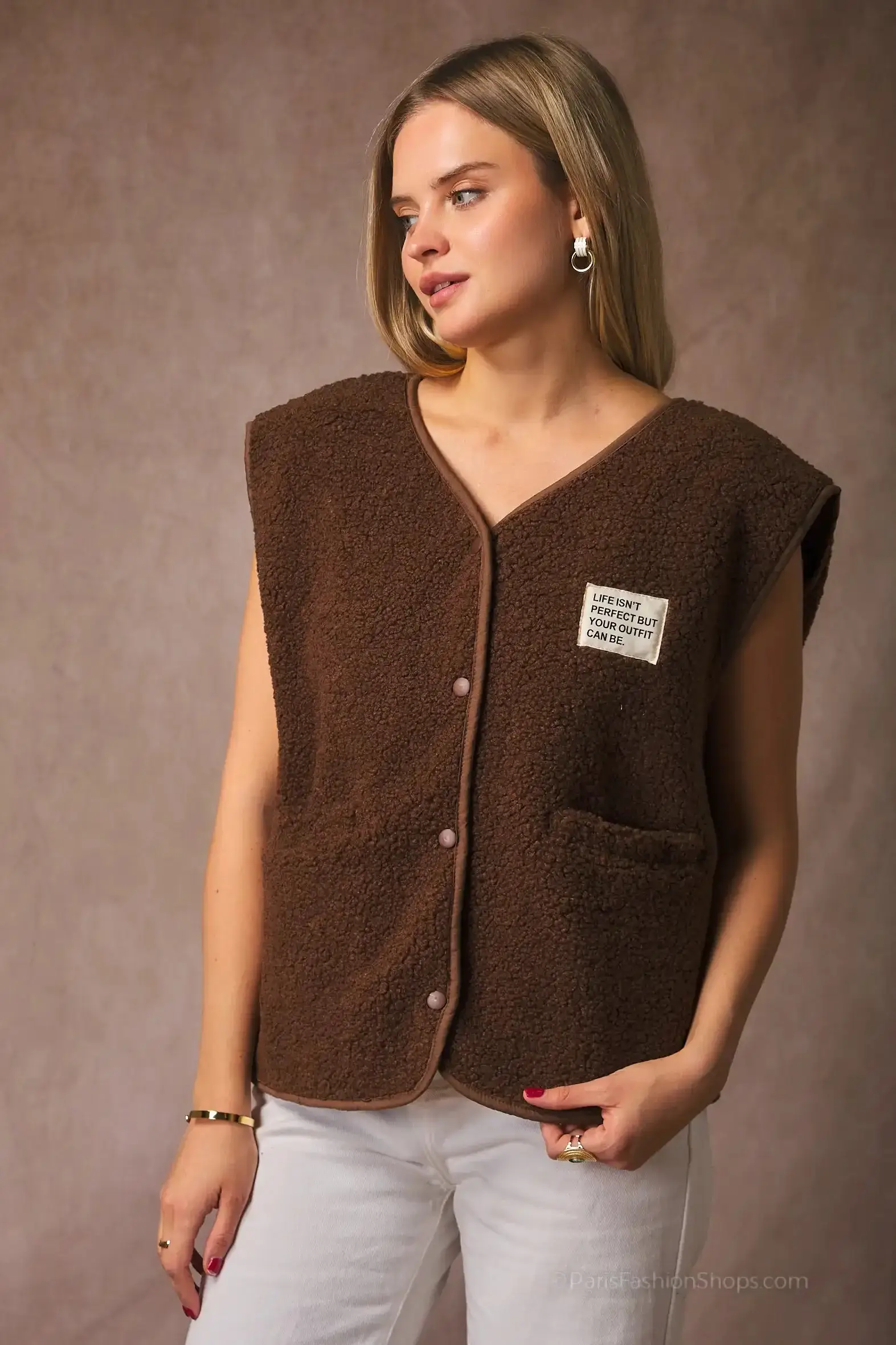 Mimi & Gogo – Großhandel Oberbekleidungsweste – Damen – Moumoute-Weste mit Abzeichen @3418_GiEcussonMoumoute19