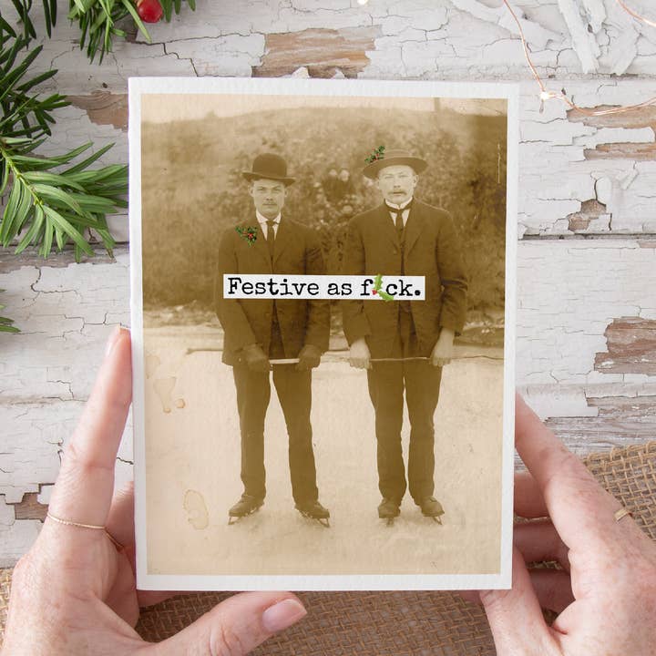 Raven's Rest Studio - Wholesale Kerstkaartje - Grappige vintage fotokerstkaart. Zo feestelijk als verdomme.2
