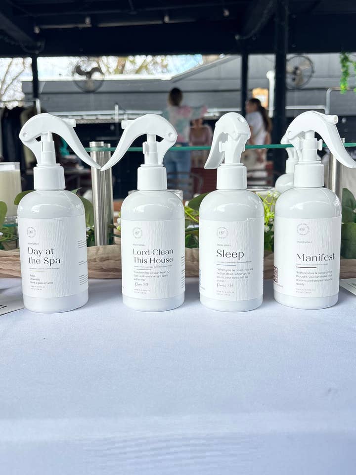 Spray d'ambiance 8oz sans étiquette pour la vente par Walk By Faith Candles Co.