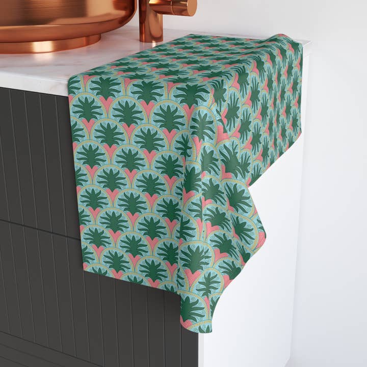 Serviette à main ananas rose - Tropical - Rose et turquoise pour la vente par Foxfire & Co