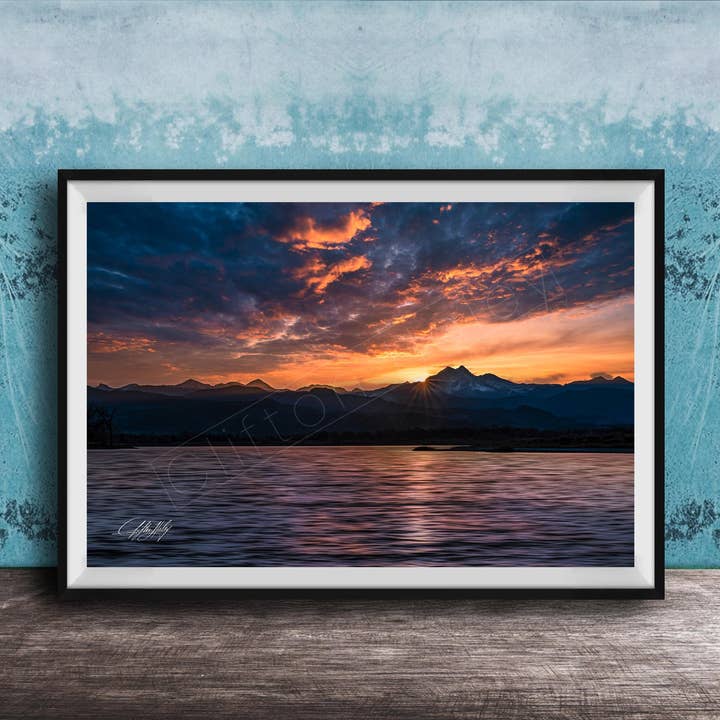 Impression de paysage de montagne - Cabane rustique - Coucher de soleil pour la vente par Clifton Haley Photography