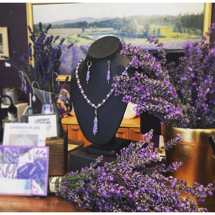 Lavender Beads - Vendita all'ingrosso Collana con ciondolo/pendaglio - Ciondolo lungo con perline di vetro color lavanda su catenina in argento da 61 cm, grande4