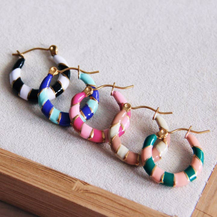 Bazou - Wholesale Hoop Earrings - Stainless steel colored hoop 20mm – green/pink