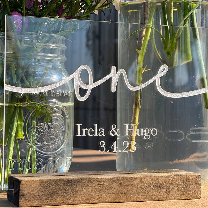 Gennemsigtige akryl bordnumre til bryllup for engroshandel hos Maranatha Shoppe LLC