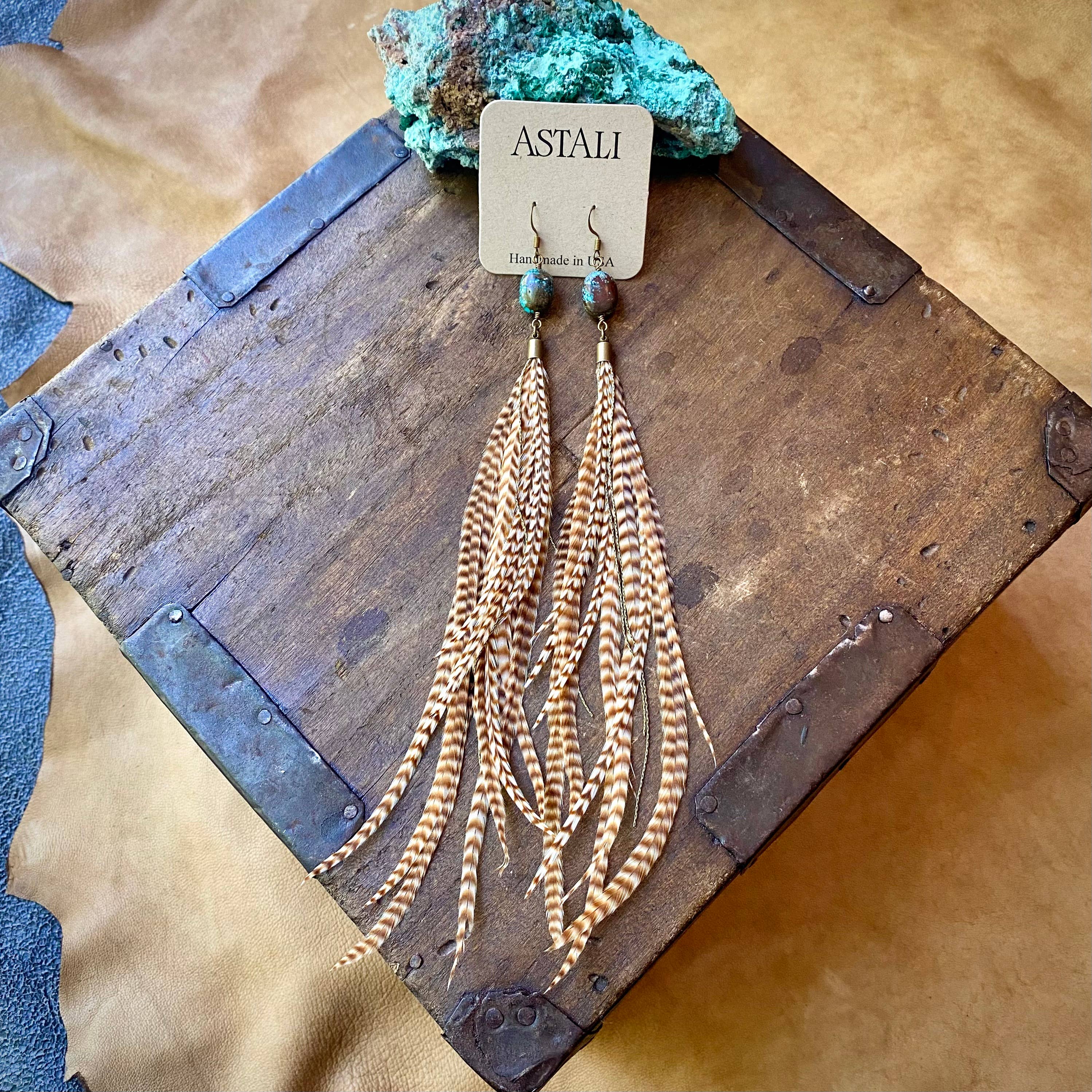 ASTALI - Venta al por mayor Pendientes de borla - Pendientes de plumas largas y turquesas, diseño Ginger Grizzly, estilo western3