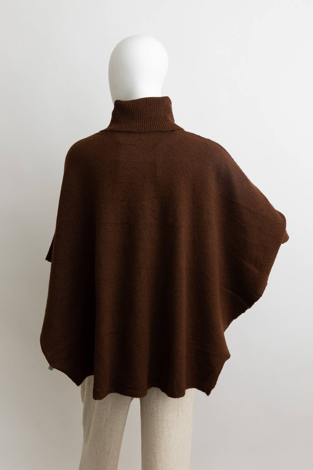 Leto Accessories – Poncho - Mulher por atacado – Favorito Outono 2025 - Poncho de Gola Alta Ecológico 🐢3