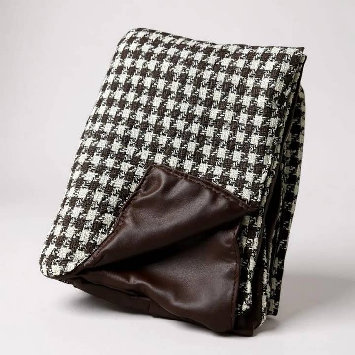 Plaid de luxe en laine mérinos et fourrure de lapin couleur cacao brun pour la vente par Pagel & Sons