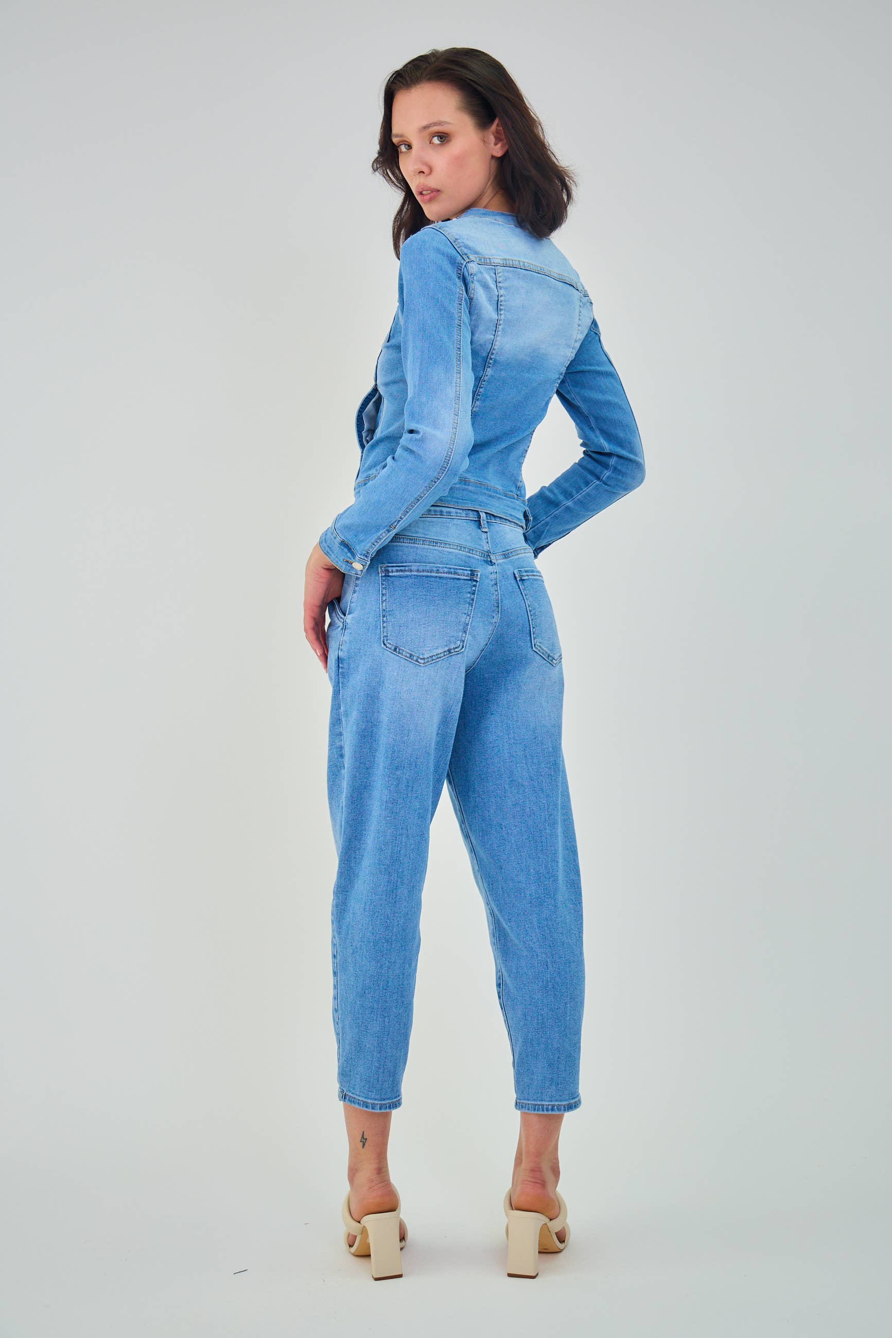 ANA & LUCY - Wholesale Denim Jacket - Women's - WOMEN'S JEANS JACKET - “Charlène” (Pearl and Strass)2