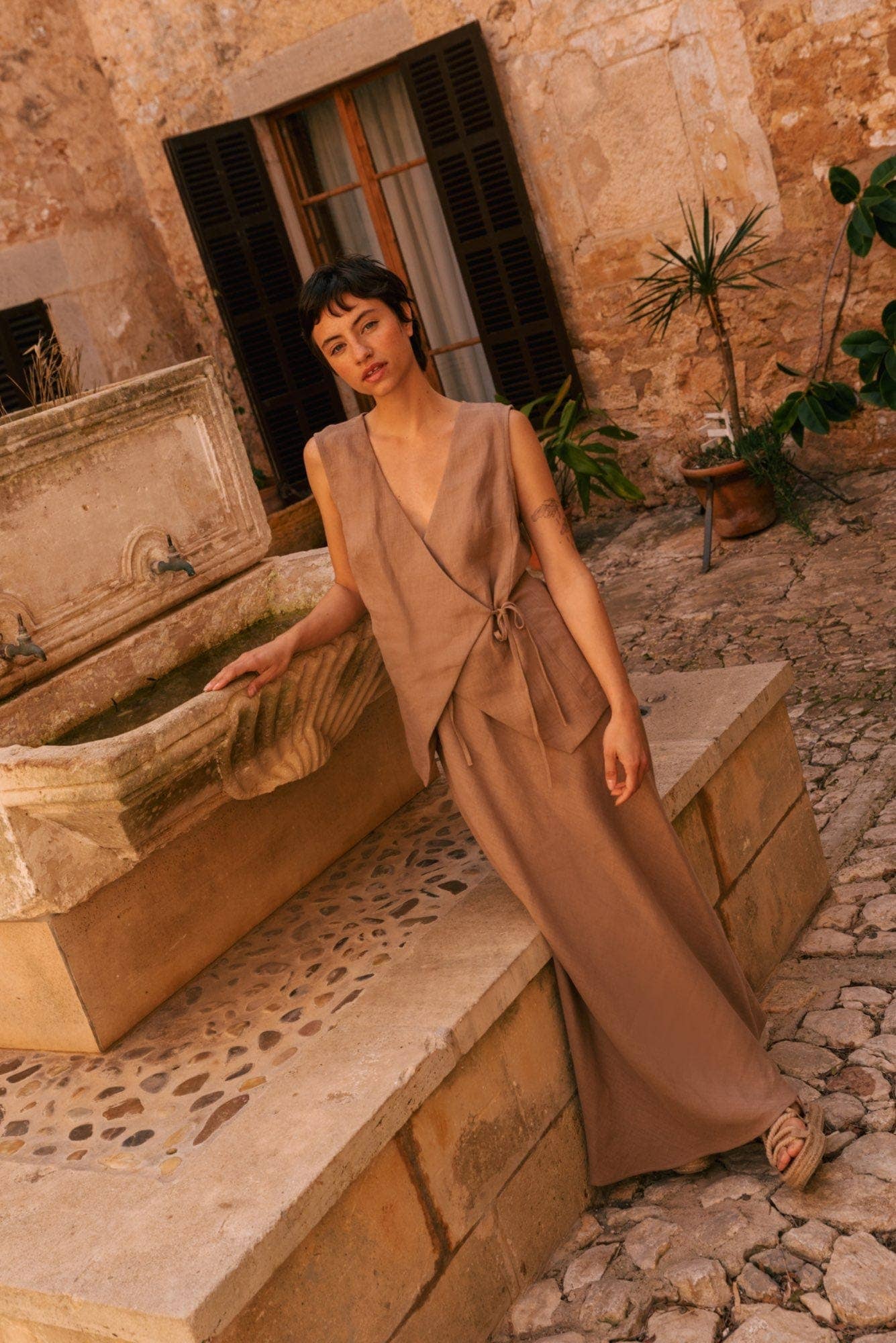 AmourLinen - Wholesale Blouse - Women's - Blanca sleeveless linen top