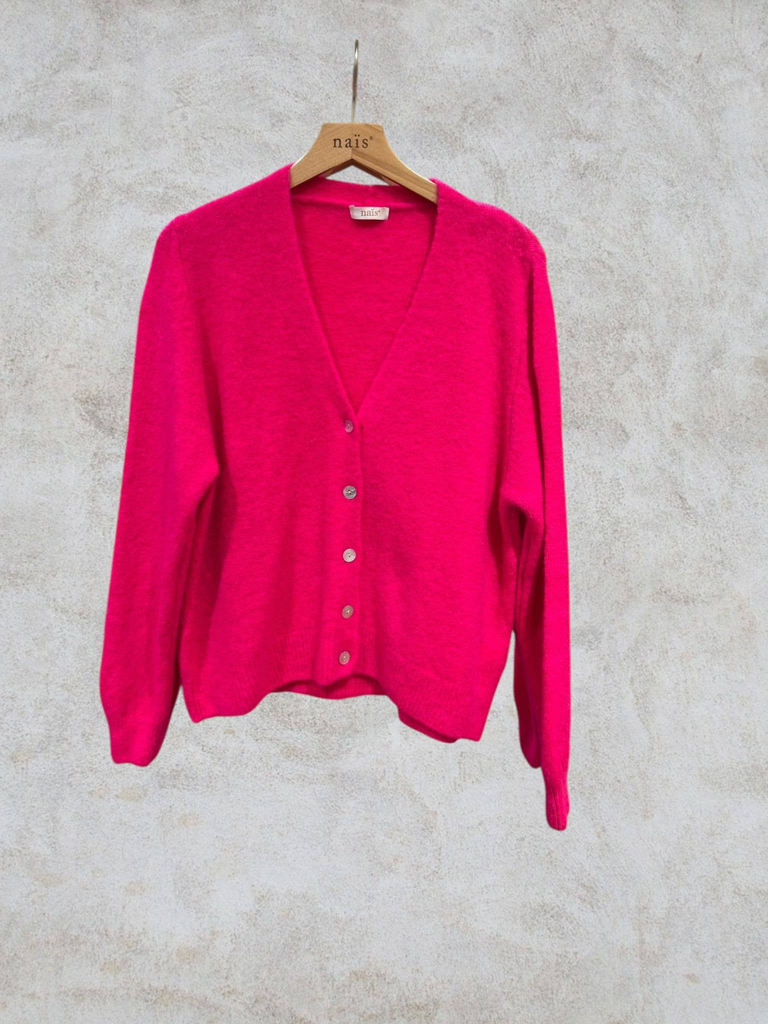 NAÏS PARIS – Engroshandel Cardigan - Dame – Kort v-hals cardigan med knapper i superfin alpaka8