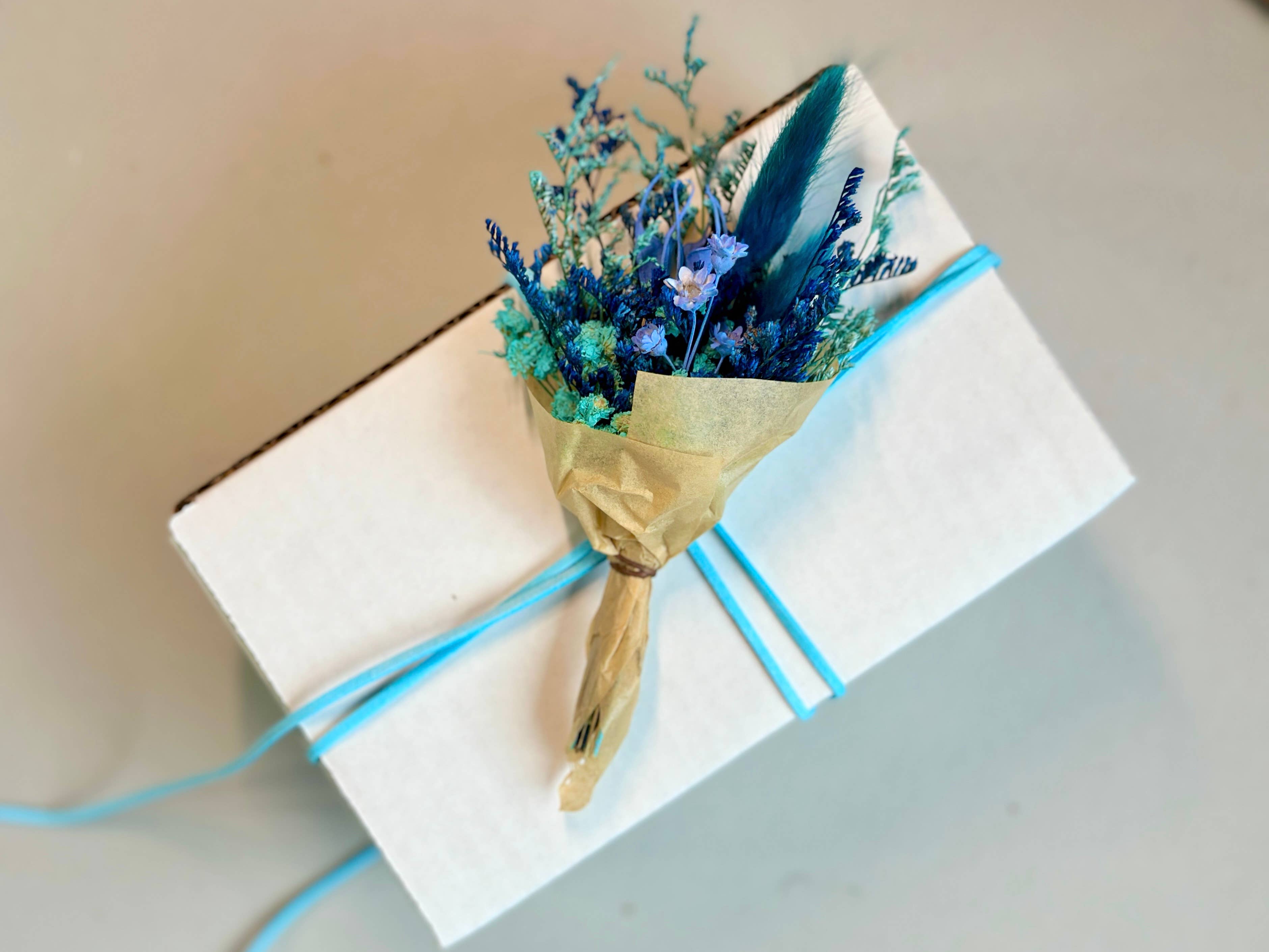 The Gardeners Wife - Wholesale Dried/Pressed Flowers - Dollhouse Bouquet 16