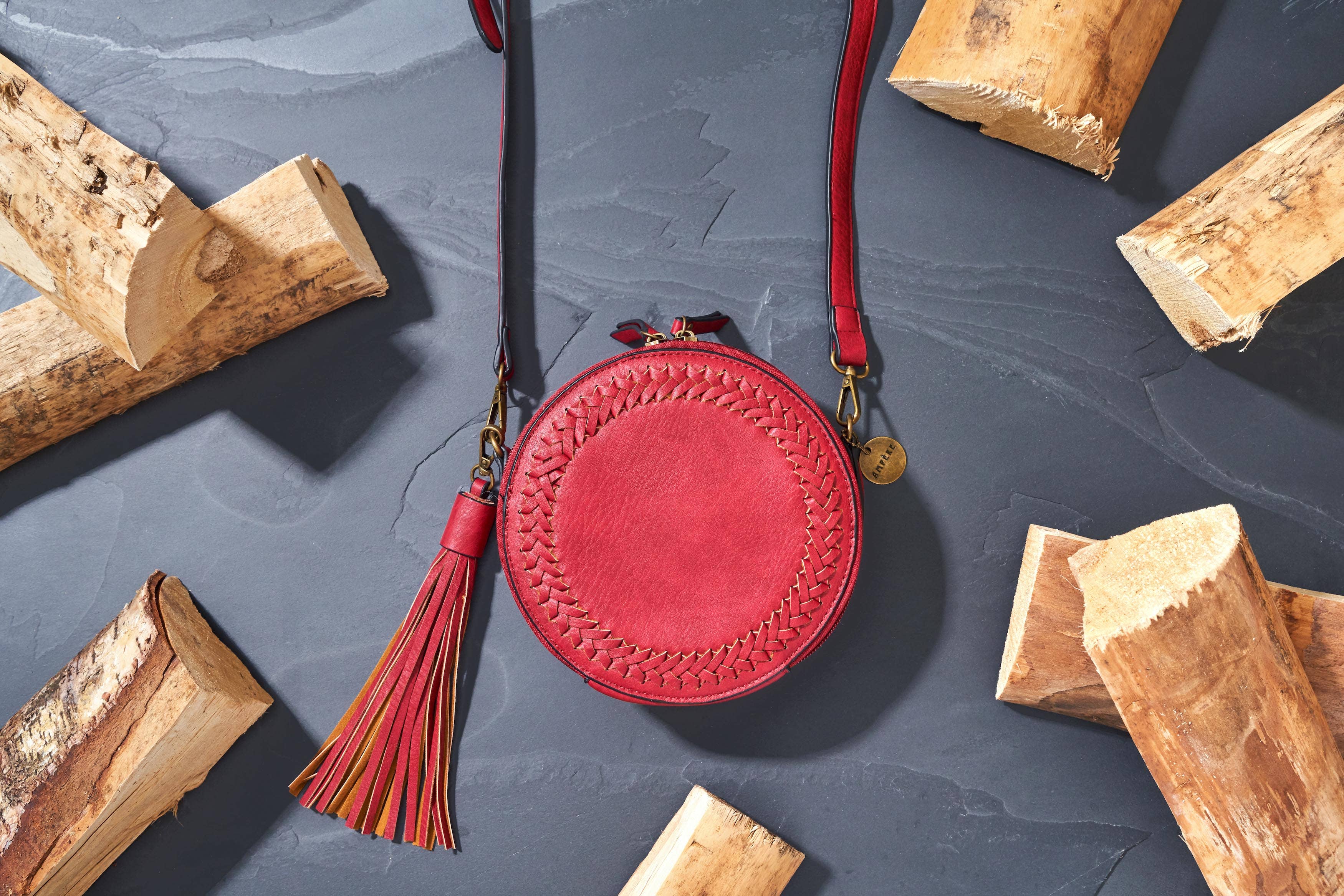 AMPERE CREATIONS – wholesale Axelväska - Dam – Suzie Classic Vegan Lädervävd rundad crossbody-väska14