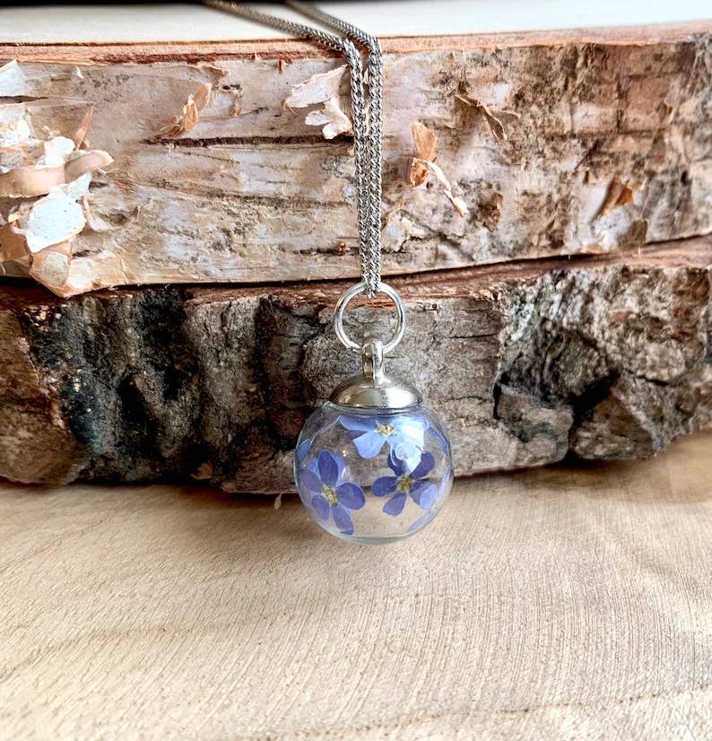 Madame Cousette - Vente Colliers à pendentif - Collier fleur séchée Myosotis sphère doré ou argenté5