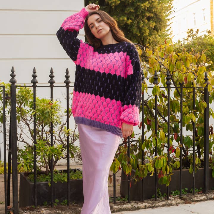 Cara & The Sky – Engroshandel Pullover - Dame – Marissa Stripe Bubble Stitch Jumper Navy | Strikvarer til kvinder