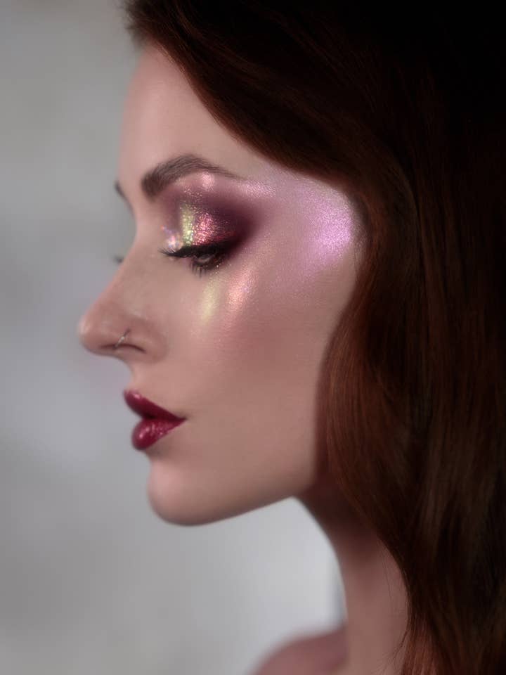 Ombretto in Polvere Libera Multicromatico Cozy Opal per la vendita all'ingrosso da parte di Karla Cosmetics