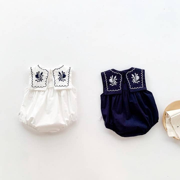 CindyxHanna – wholesale Klädesset - Baby – Nyfödd set med broderad babybody, tossor och hårband1