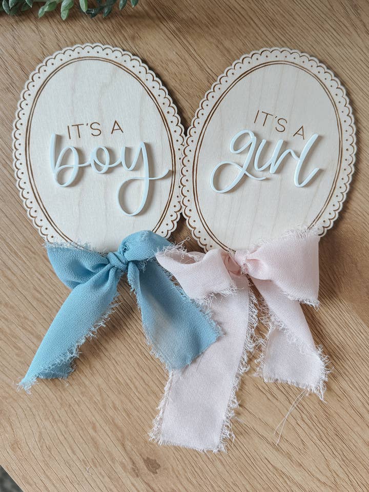 Kønsafsløringsskilt – En charmerende fotorekvisit for engroshandel hos Arrow Town Designs