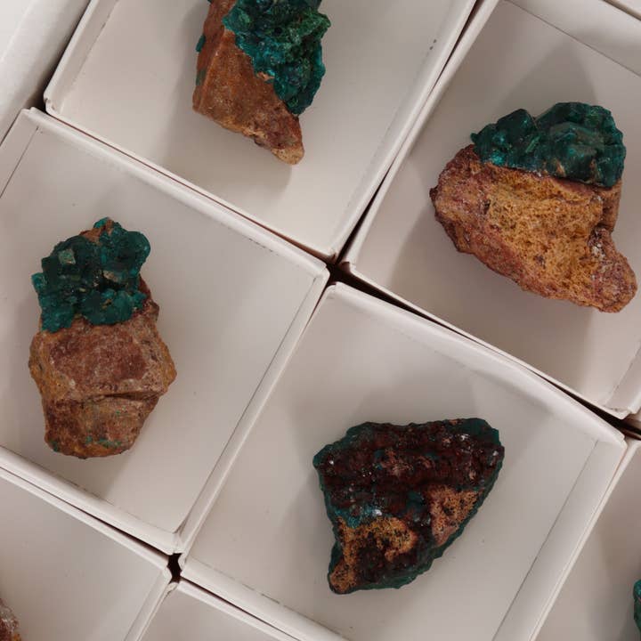 Mi Esperanza Minerals - Wholesale Spiritual Stone/Crystal - Dioptase Flat Set of 123