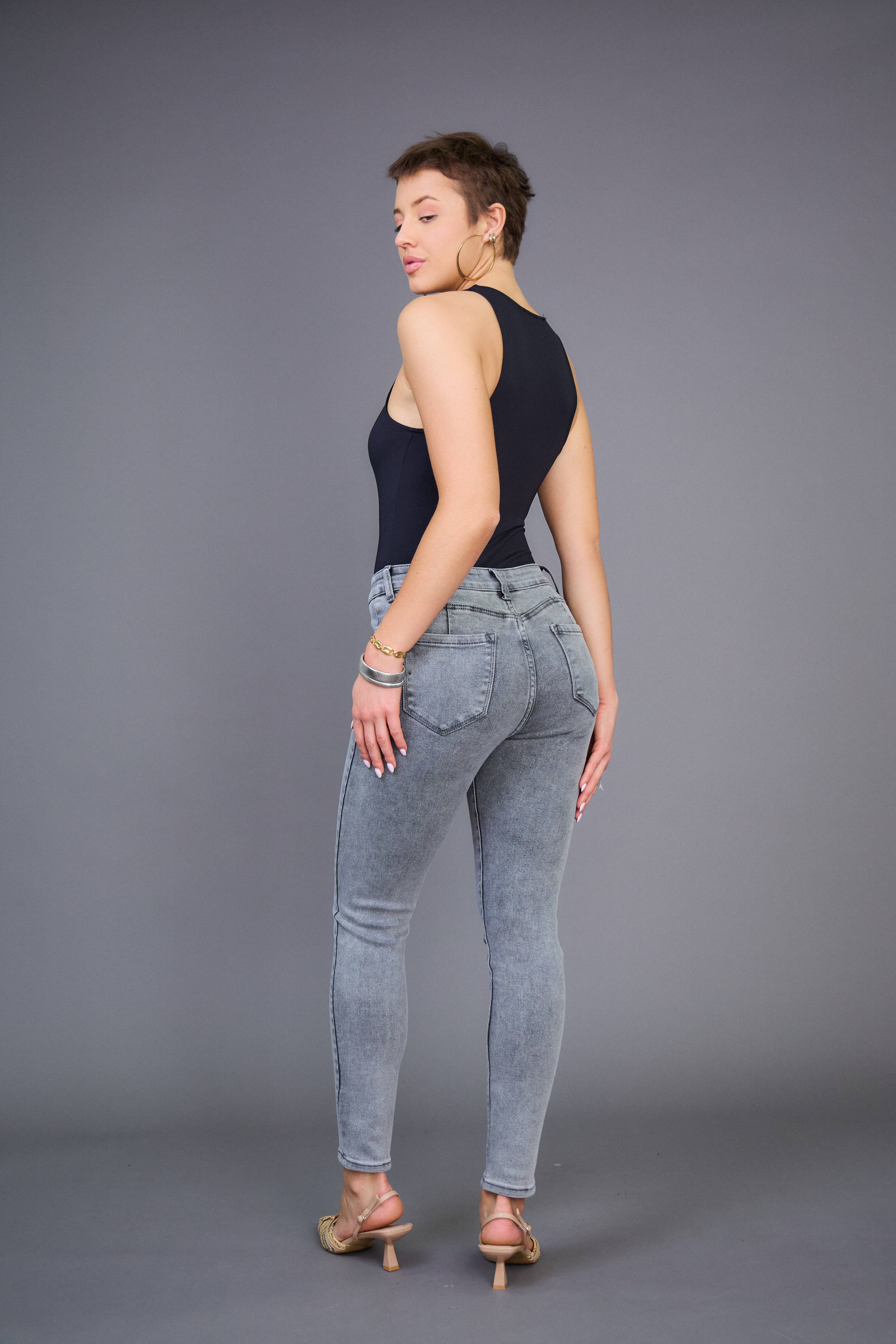 ANA & LUCY - Wholesale Jeans - Women's - Washed slim jeans (Push-up)2