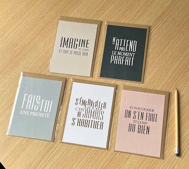 Le Papier Fait De La Résistance - Wholesale Postcard Set - SET of 5 postcards + 5 kraft envelopes5