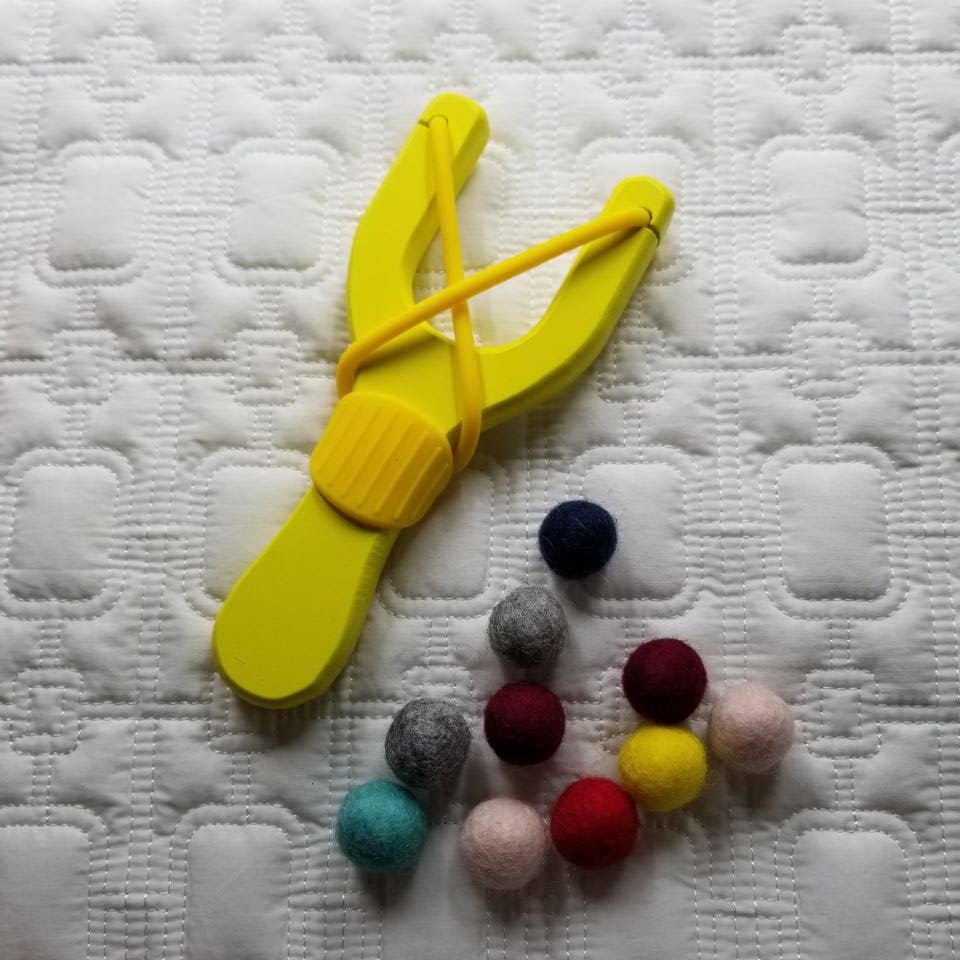 D & C TOYS - Wholesale Slingshot - Kids - Color Wooden Slingshot Kids Catapult Toy With 10 Felt Balls2