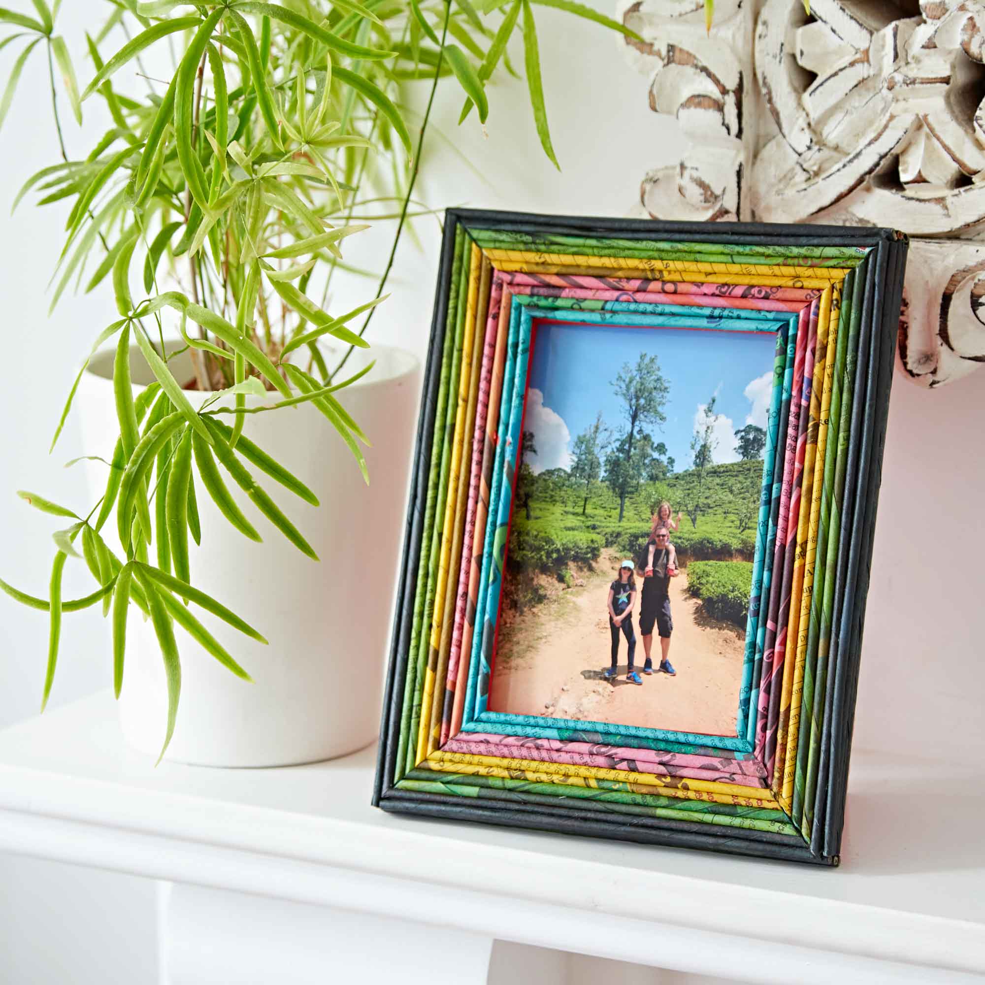 The Paper High Gift Company Limited - Wholesale Picture Frame - Recycled Newspaper Photo Frame - 4 x 6 Picture Frame10
