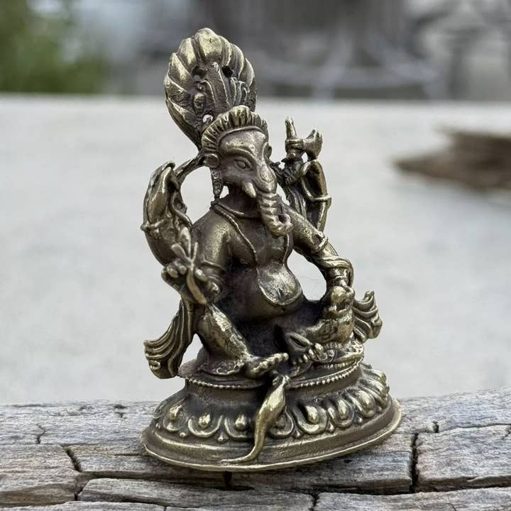Lungta Imports - Venta al por mayor Figura decorativa - Pequeña estatua de bronce de Ganesha para la sabiduría y la riqueza de Nepal9