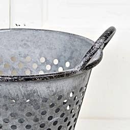 Impressive Enterprises, Inc. - Wholesale Decorative Plate/Dish/Bowl - M10226- White Washed Tin Colander2