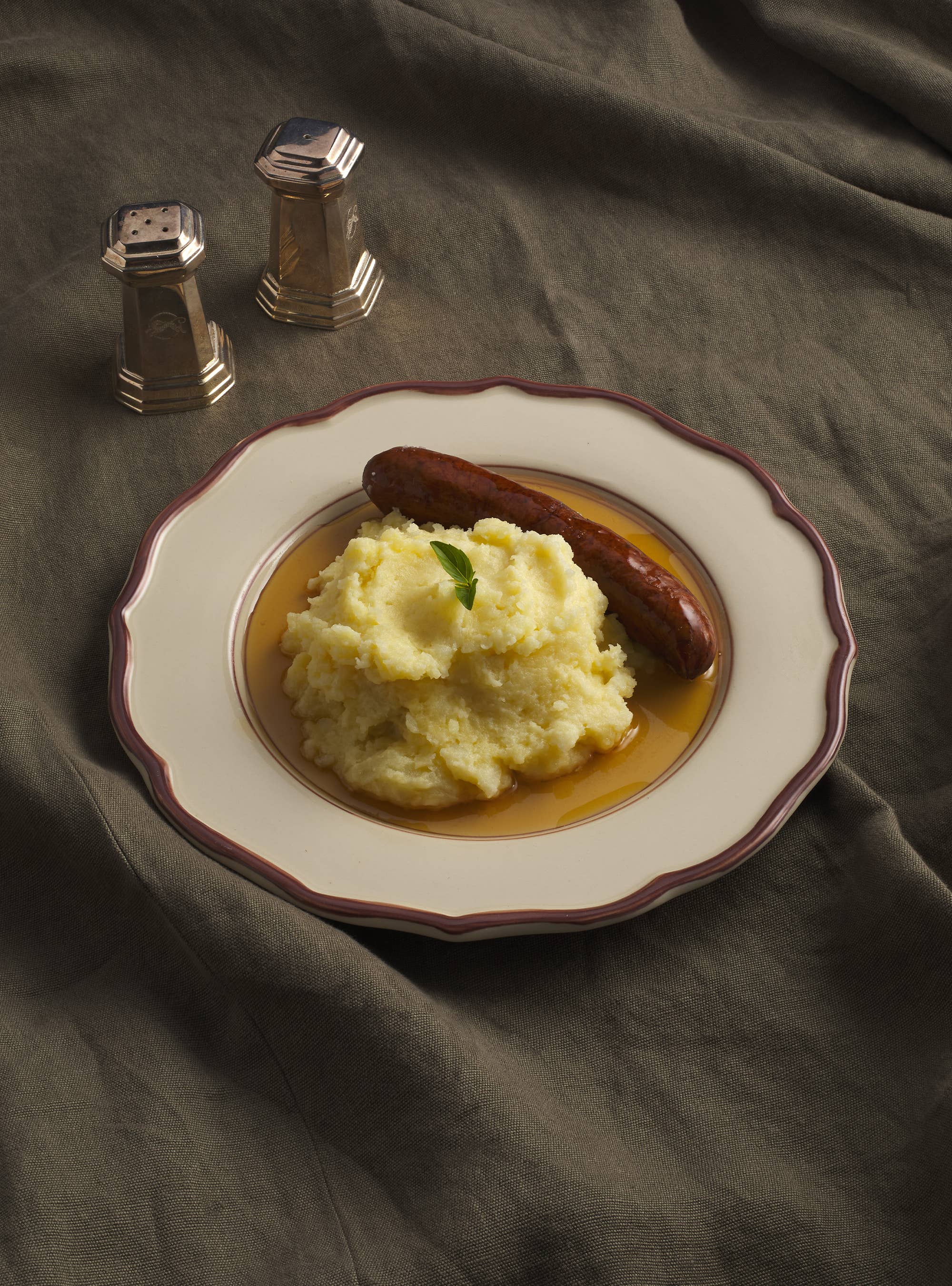 Maison Madison Home - Wholesale Dinner Plate - Darlene Hand-Painted Dinner Plate 10.5''2