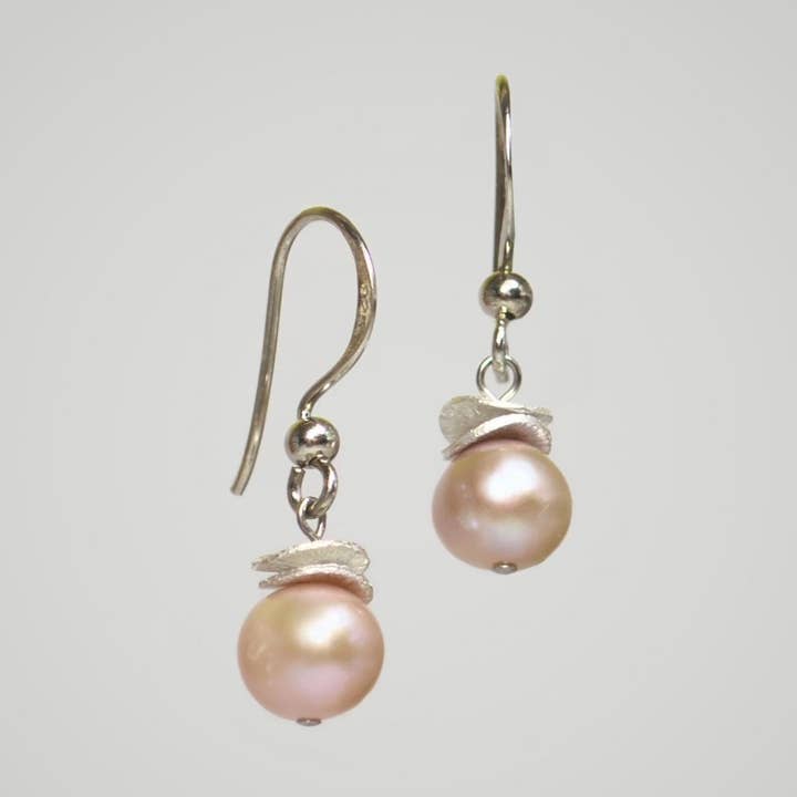 Earrings with pink freshwater pearl and ornaments for wholesale by Lollia Modeschmuck