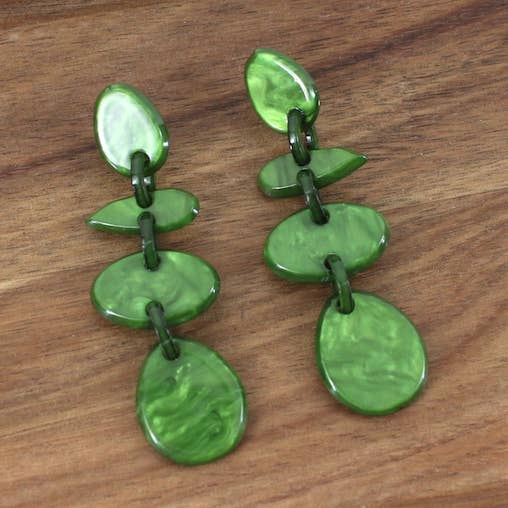 E24417 4 druppels polyresin statement hangende oorbellen voor wholesale door Pretty Persuasions