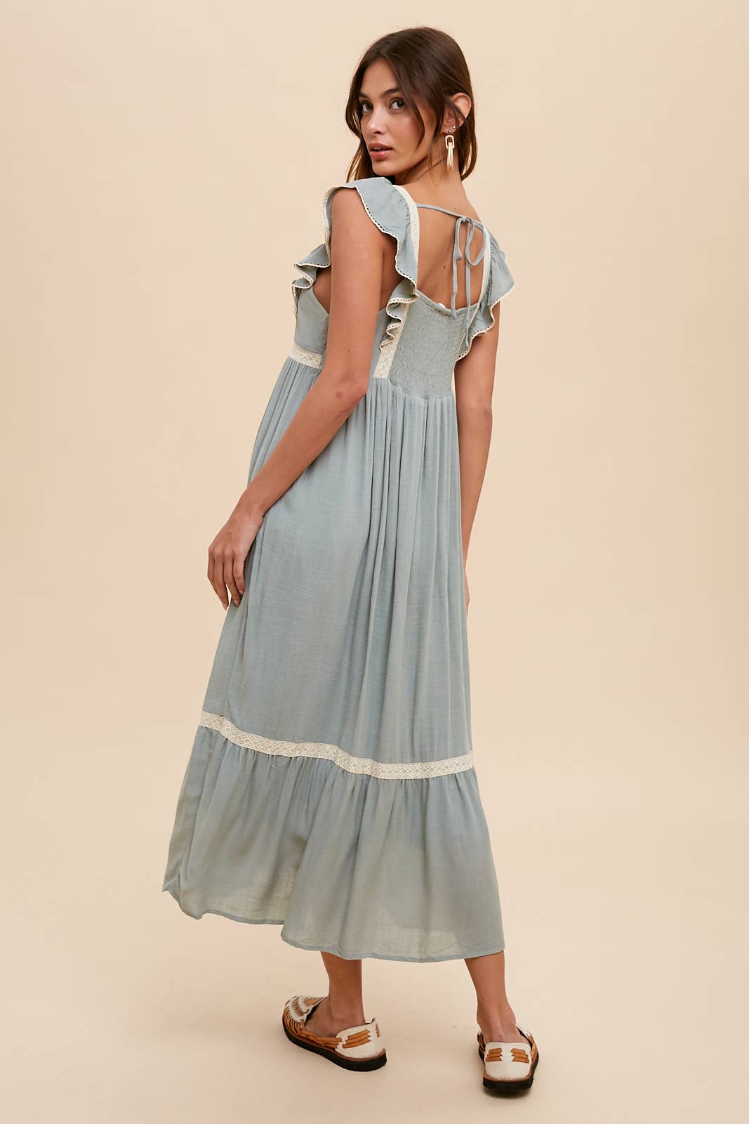 In Loom – Vestido - Mulher por atacado – Vestido avental com bordado e acabamento em renda5